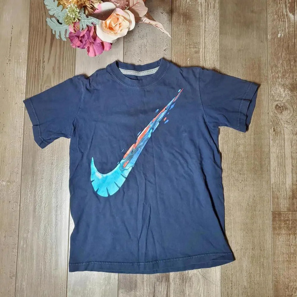 Nike Swoosh Graphic Boys Tee Size Small 8/9 - Picture 1 of 9